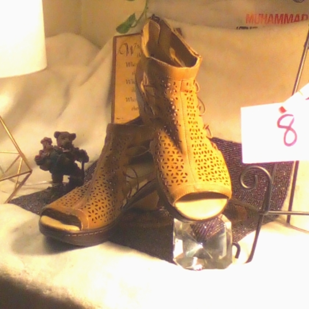 Women's shoes 9